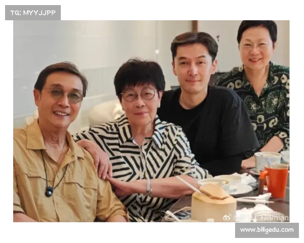 胡歌携妻探访老戏骨,刘松仁自谦偶像之情融洽相聚(胡歌松鼠) 胡歌携妻探访老戏骨,刘松仁自谦偶像之情融洽相聚(胡歌松鼠)